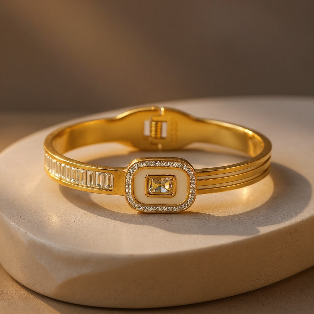 Main Character Bracelet — 18K gold-plated anti-tarnish jewellery by Veyra