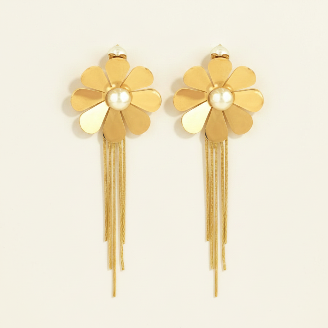 Love Struck Earrings — 18K gold-plated anti-tarnish jewellery by Veyra