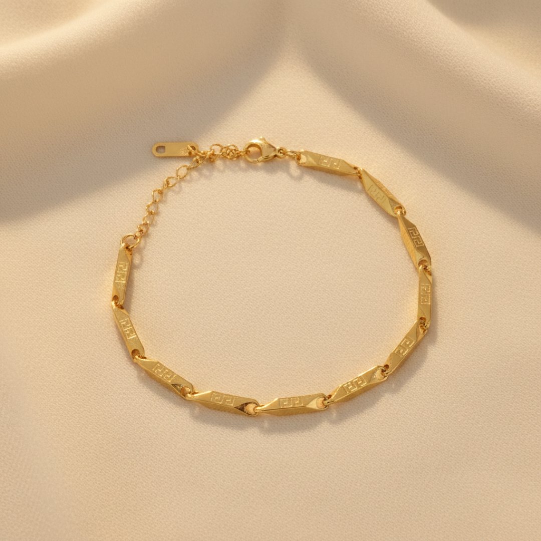 Floret Bracelet — 18K gold-plated anti-tarnish jewellery by Veyra